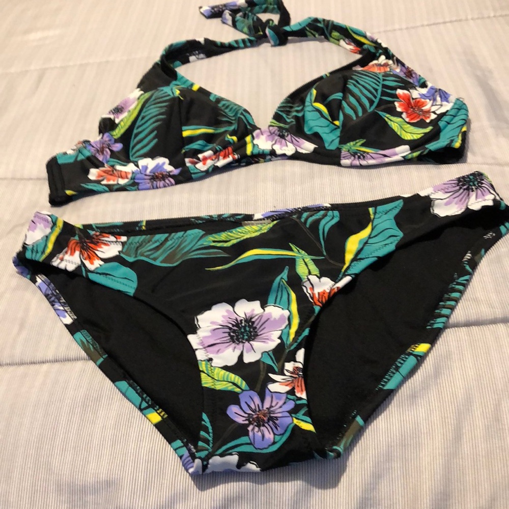 OLD NAVY two piece Swimsuit, Size Medium